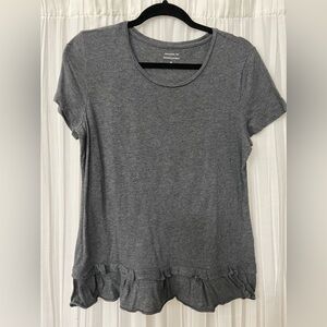 Banana Republic gray ruffled shirt sleeve tee